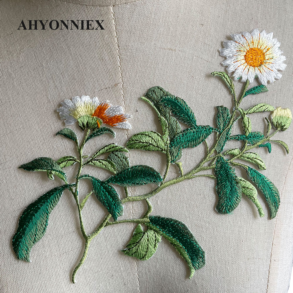 Embroidery Daisy - 1 Piece Iron on Embroidery Patch