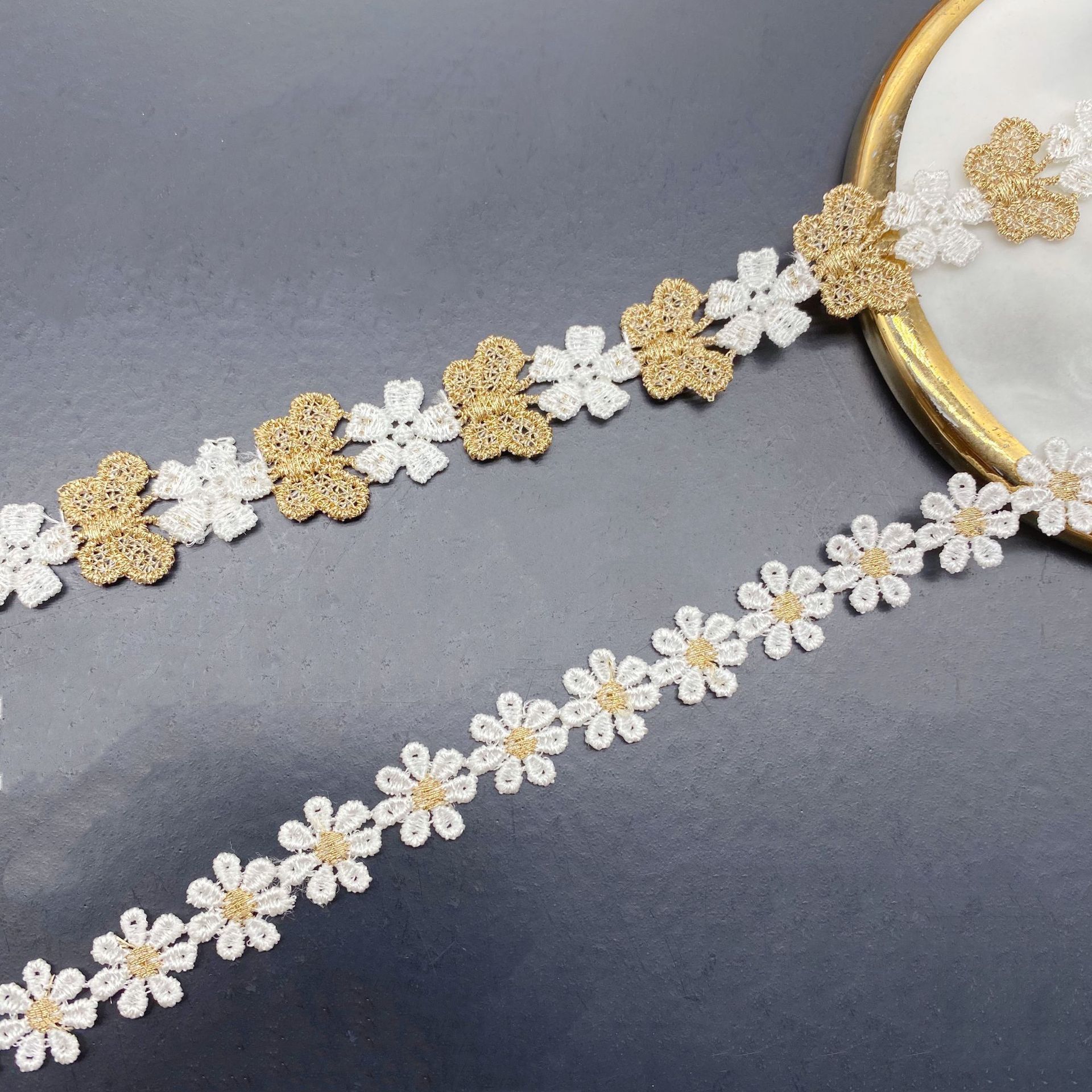 Hollow Embroidery Two-color Sm - Embroidery Daisy incelemesi ve fiyatı
